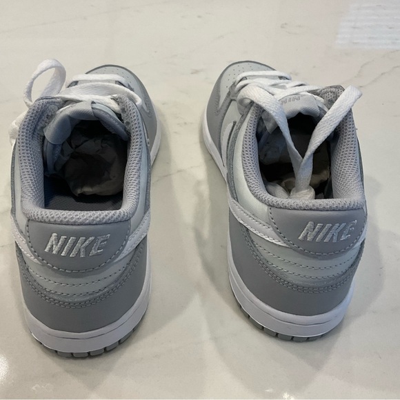 Nike Dunk Low kid size 3y
Two-Toned Grey (GS) sneakers - Picture 11 of 16